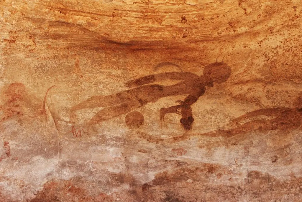 古代の人々が描いた異形の存在の正体とは？ 異星人壁画の謎