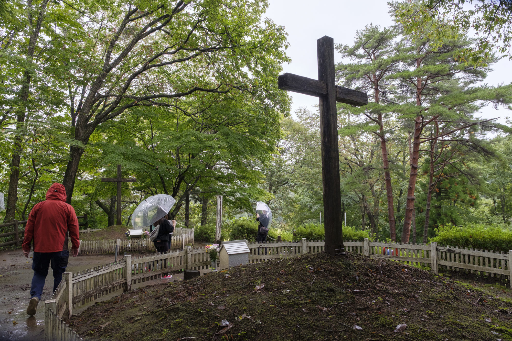 十来塚と三婆羅塚 新郷村「キリストの墓」伝説は南朝天皇につながる