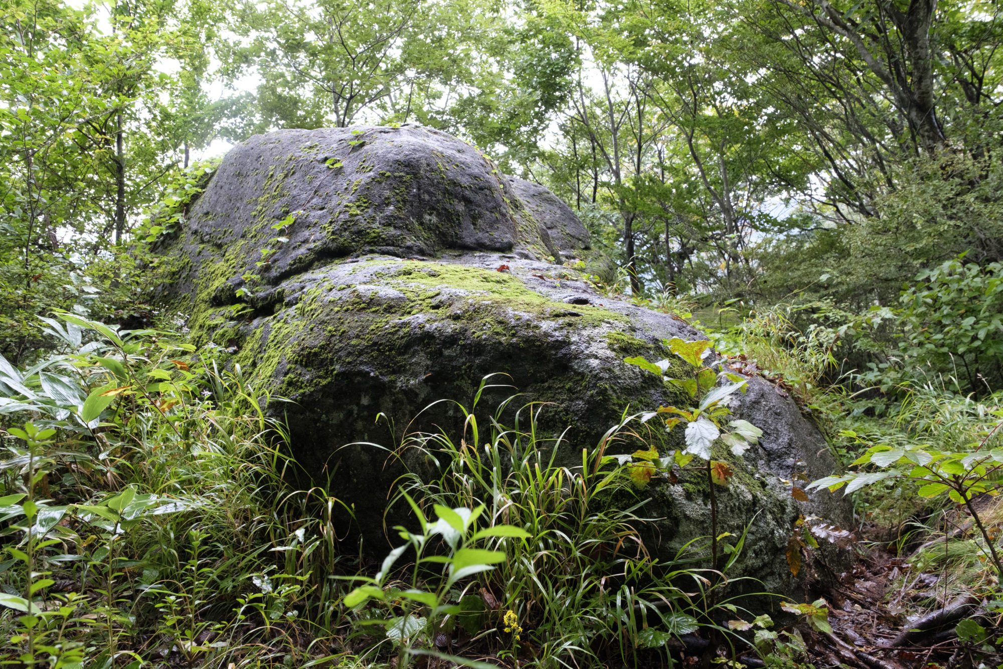 古代山岳信仰の現場「大石神ピラミッド」で感じた”シナイ山の風”｜web