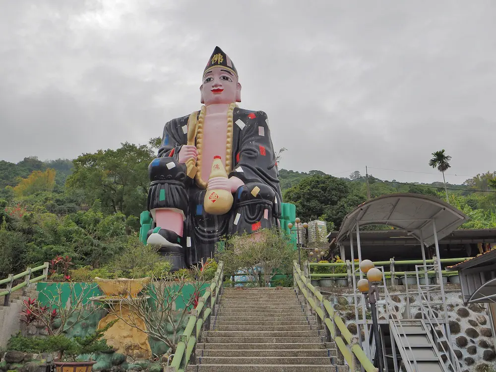 マッドモンク＝濟公活仏の巨像が鎮座する台湾の珍寺「聚善堂」へ