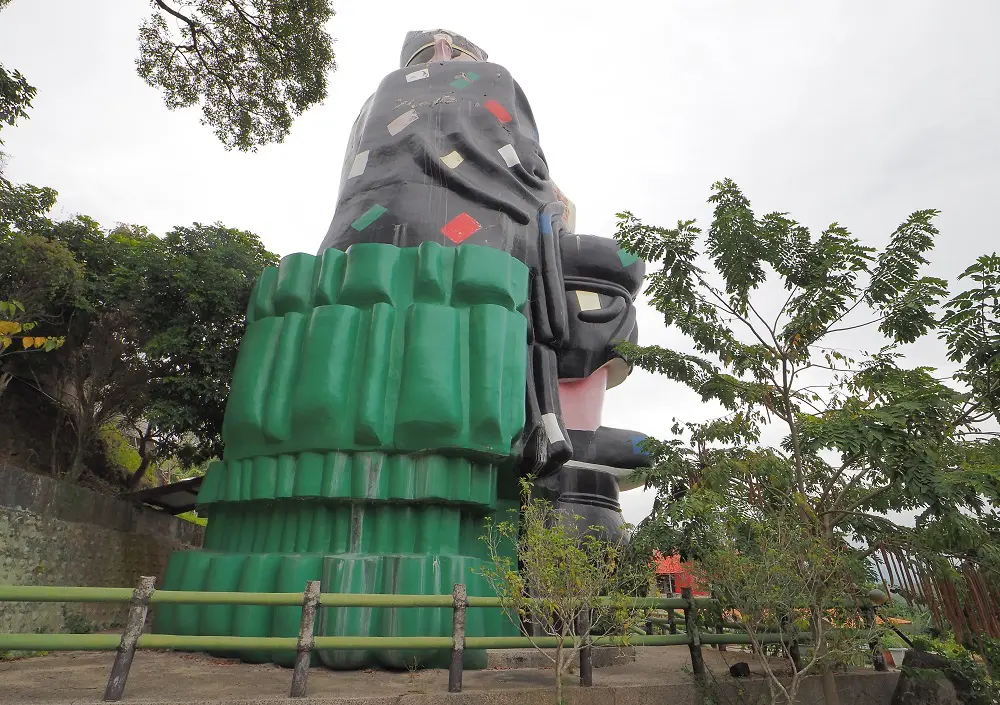マッドモンク＝濟公活仏の巨像が鎮座する台湾の珍寺「聚善堂」へ
