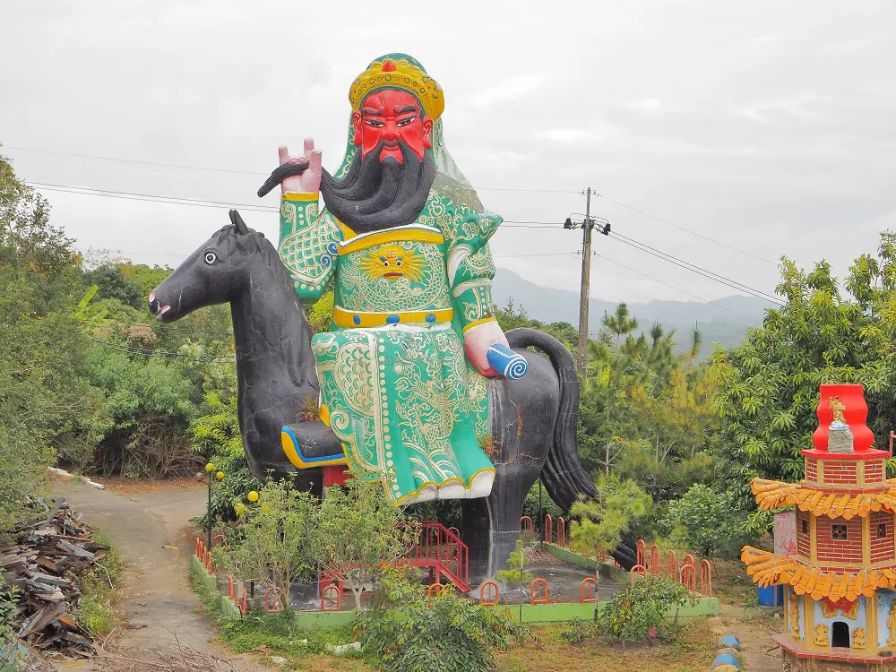 マッドモンク＝濟公活仏の巨像が鎮座する台湾の珍寺「聚善堂」へ