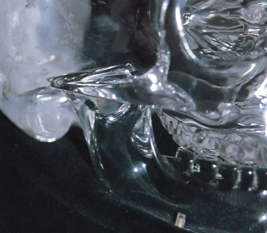 水晶ドクロ「クリスタル・スカル」の超時代テクノロジー”プリズム彫刻