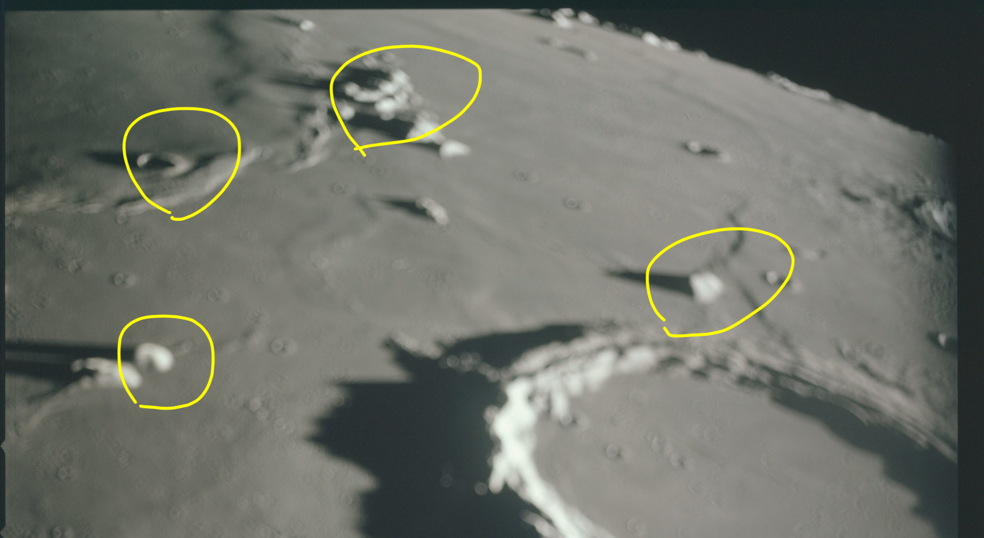 月面に巨大な穴や巨大なミステリー・サークルがある！ そこに浮かぶ文字とは？／並木伸一郎・月の都市伝説｜webムー 世界の謎と不思議のニュース