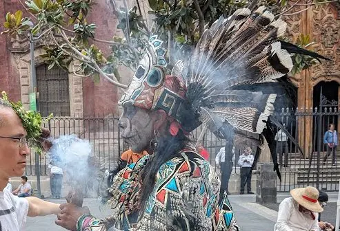 メキシコシティの地下に眠るテンプロ・マヨールをしのんでアステカ式の 