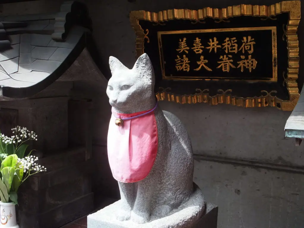 おそろしい化け猫から養蚕の守り神、猫地蔵……全国「猫又・猫神