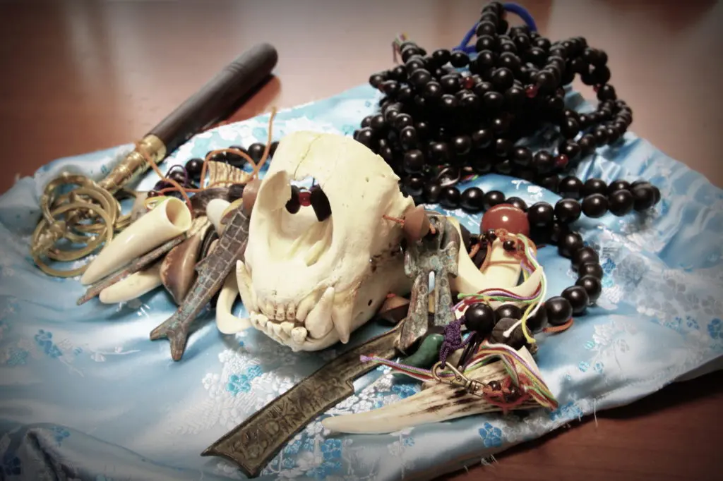 オオカミの頭骨に神を降ろす!? 三峰ゆかりの「呪物箱」が秘めた呪法の