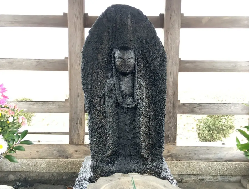 受取地蔵に味噌なめ地蔵、油をかけて病気を癒すお地蔵様たち／奈良妖怪
