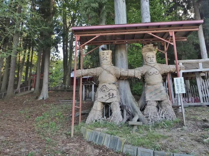 男女ペアの巨大な道祖神に秘められた意味とは？ 青森県「板ノ沢のカヤ