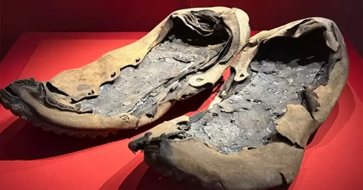古代ローマの遺跡から続々出土する「巨大な靴」の謎！ 巨人と市民が