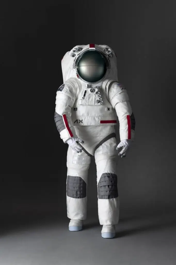 ブラックパンダ土偶」は宇宙人だった!? イオンブラックフライデーに