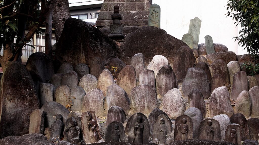 黄金の観音像が鎮める「首塚」の秘史／東京地霊スポット案内・円通寺