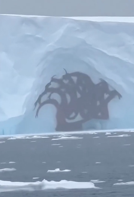 南極の氷壁に浮かんだ恐怖の影！ 「凍結された地球外生命体」覚醒のカウントダウンを専門家が警告